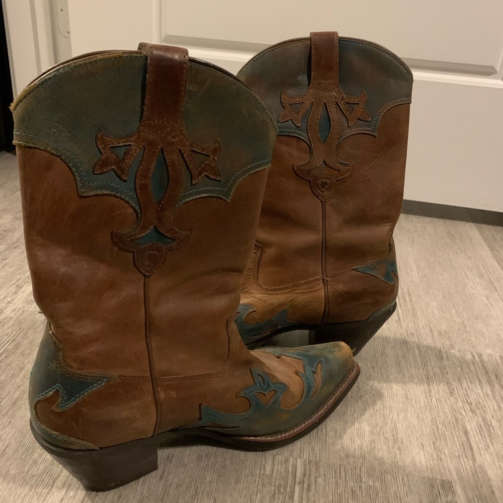 Ariat wingtipped cowgirl boots
